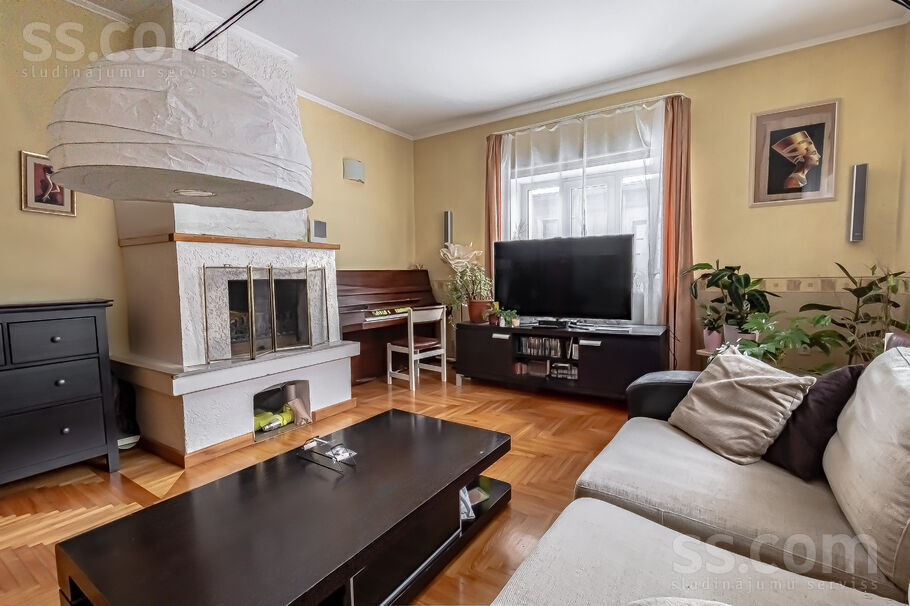 Zileņu 8, Rīga — maja