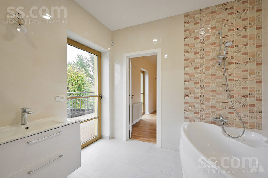 Kanālu iela 26a, Jūrmala — maja