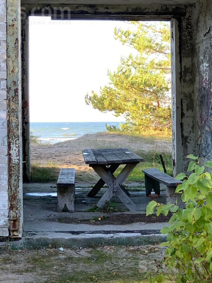 Plūmes/oāzes, Mazirbe, Talsi un raj., Kolkas pag. — maja