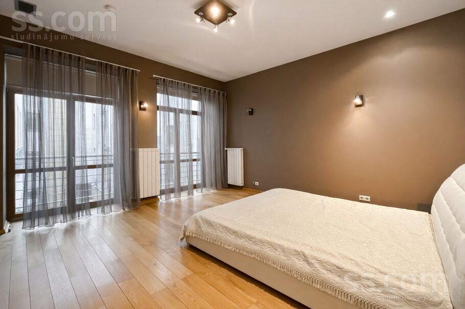 Raiņa bulv. 2, Rīga — dzivoklis