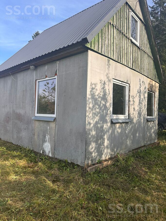 Dzintārs dārzs, Rēzekne un raj., Rēzekne — maja