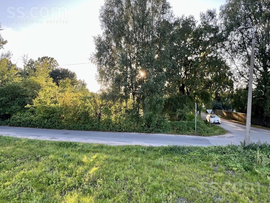 Dzelzceļa 25b, Rīga — zeme