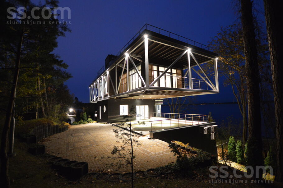 Ezermalas 44, Rīga — maja