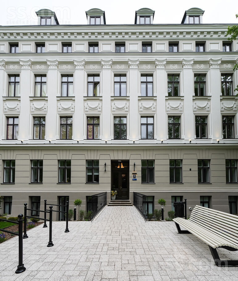 Kalpaka bulv. 7, Rīga — dzivoklis