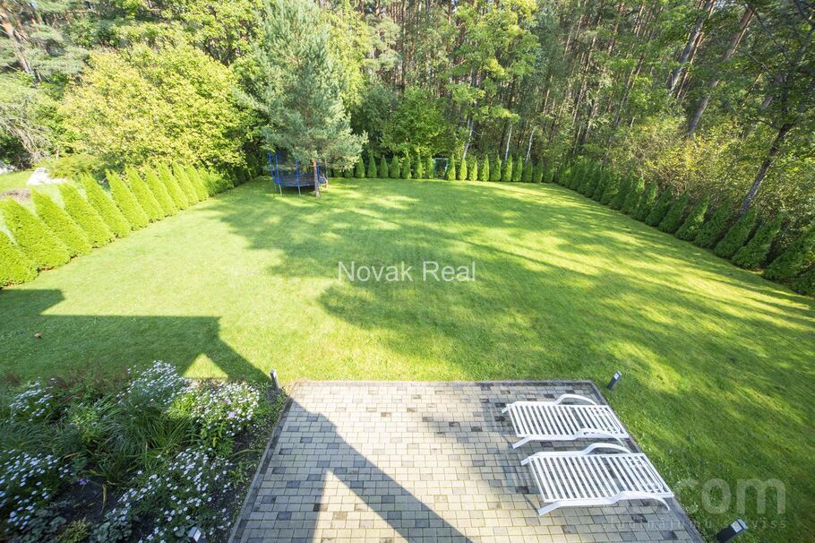 Ezeru iela 17, Jūrmala — maja