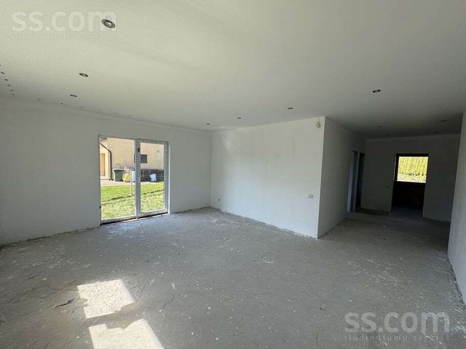 Bērzu iela 11, Iecava, Bauska un raj., Iecavas nov. — maja