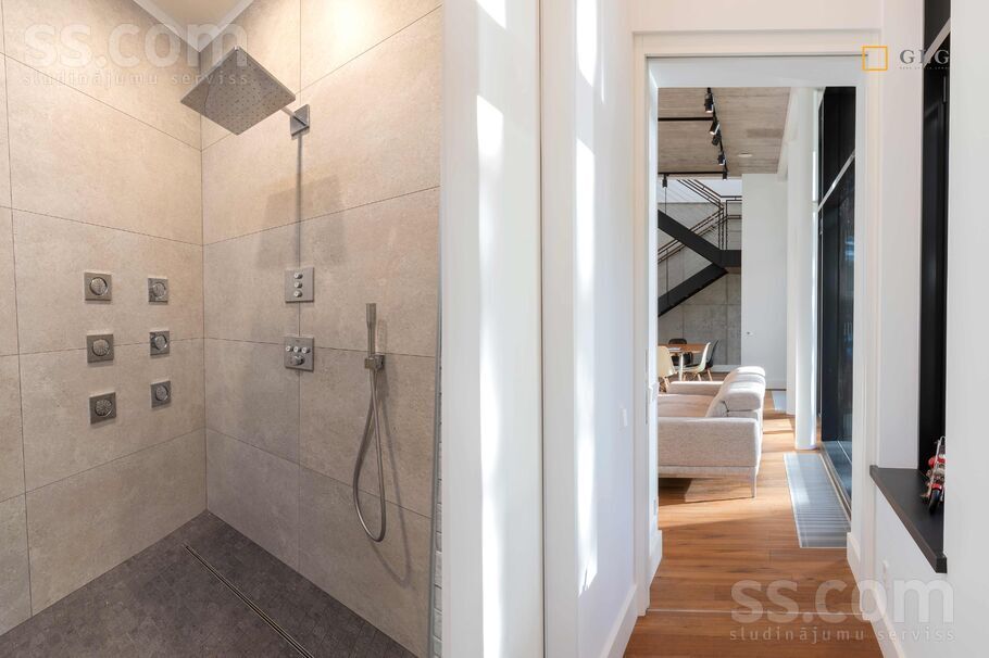 Parka Aleja, Dzilnuciems, Rīgas rajons, Babītes pag. — maja