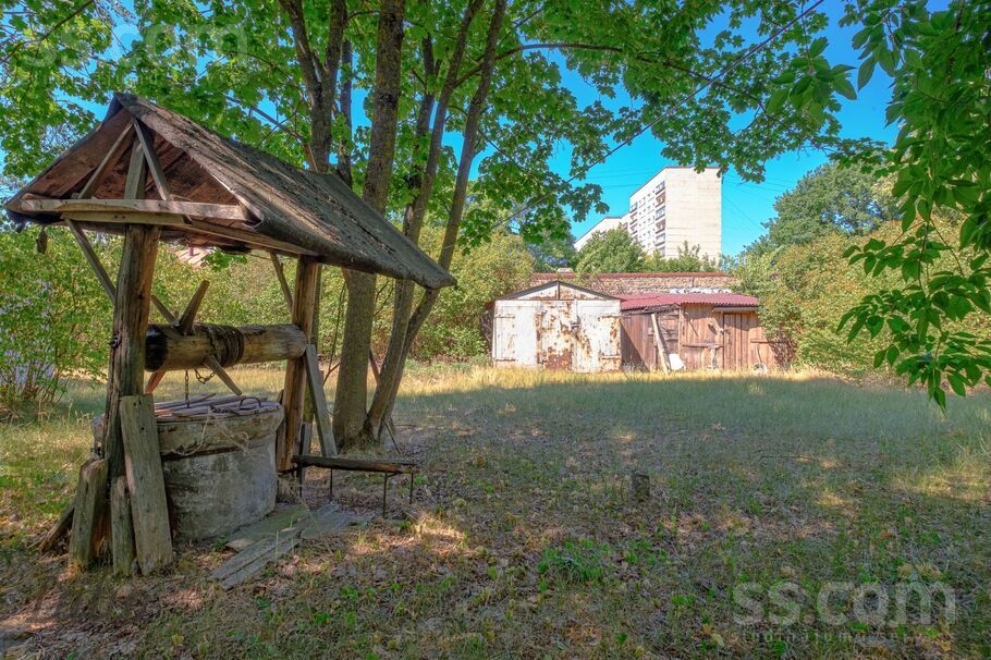 Dombrovska 18, Rīga — maja