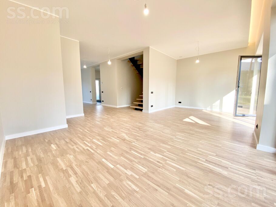 Dzintaru iela 4, Berģi, Rīgas rajons, Garkalnes nov. — maja