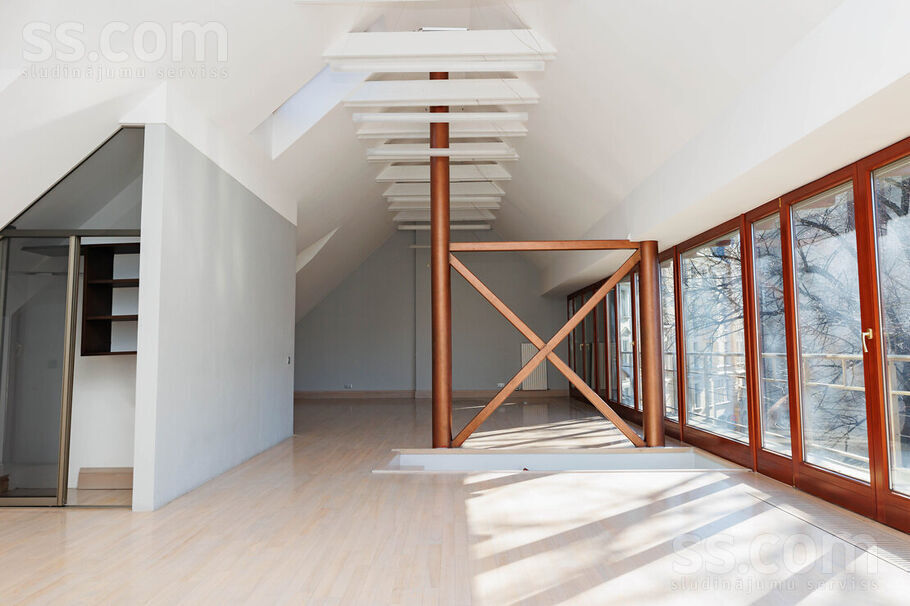 Jauniela 15, Rīga — maja