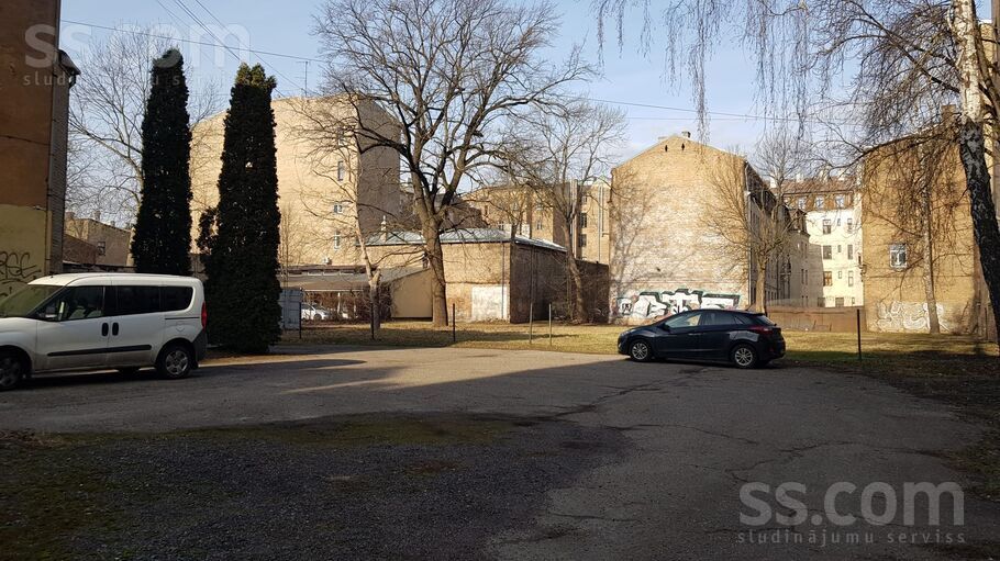 Barona 89, Rīga — zeme