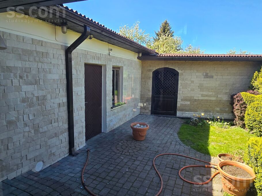 Ābeļu 3, Liepāja un raj., Liepāja — maja