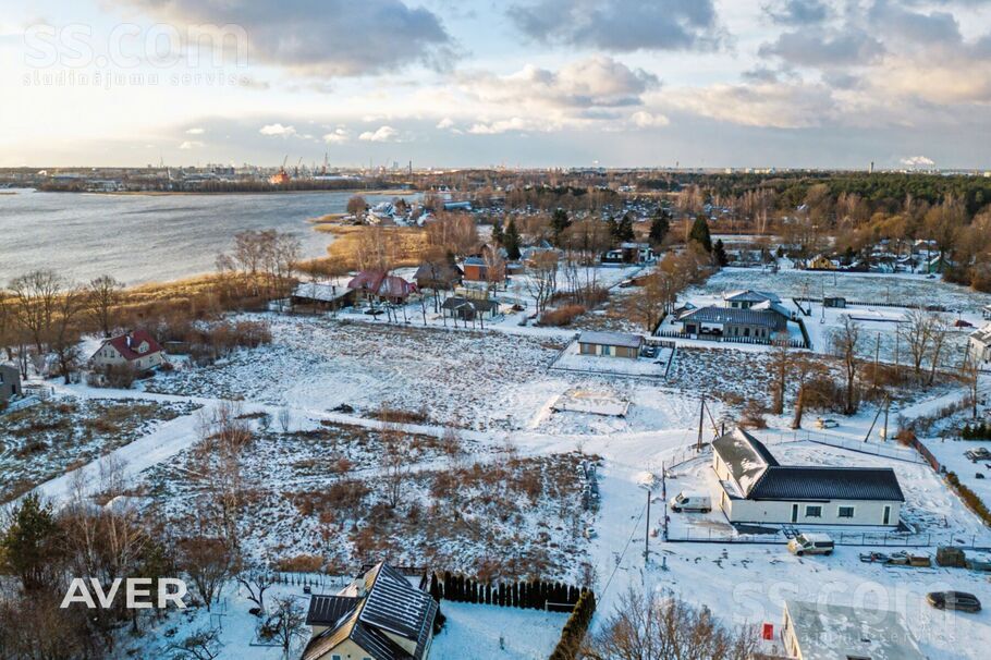 Kalmju 2d, Rīga — zeme