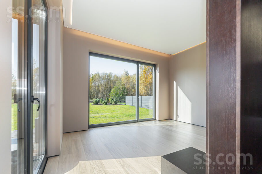 Mežavēju iela 8, Mārupe, Rīgas rajons, Mārupes pag. — maja