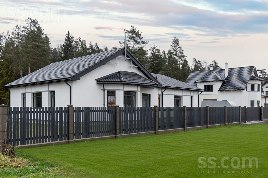 Melleņu iela 14, Ogre un raj., Ogre — maja