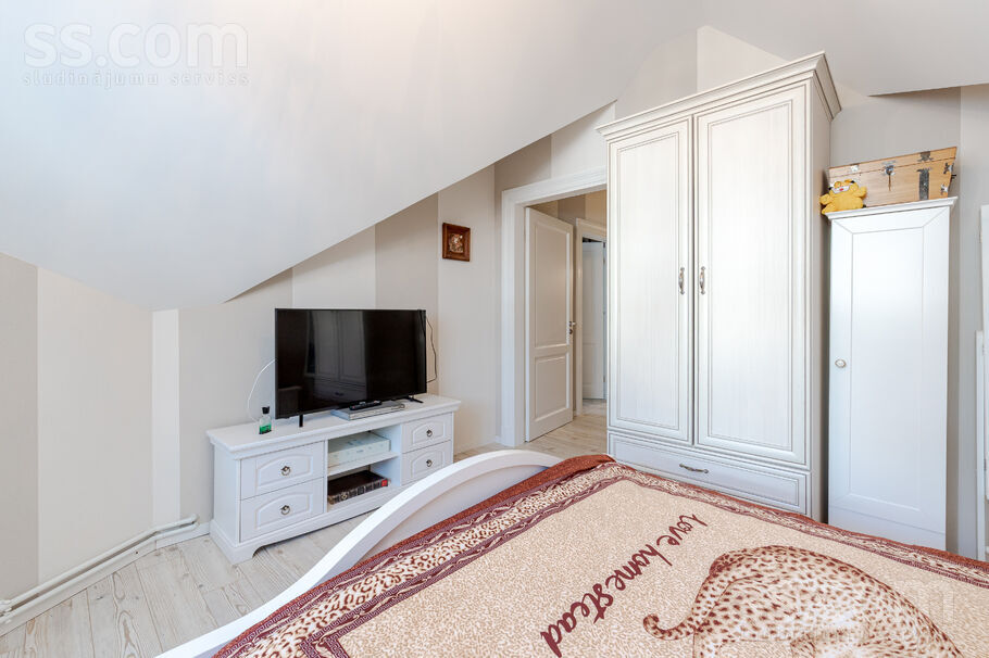 Ceriņu iela 10, Jūrmala — maja