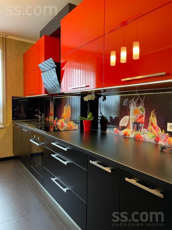 Balto Ķiršu iela 6, Tēraudi, Rīgas rajons, Salaspils l. t. — maja