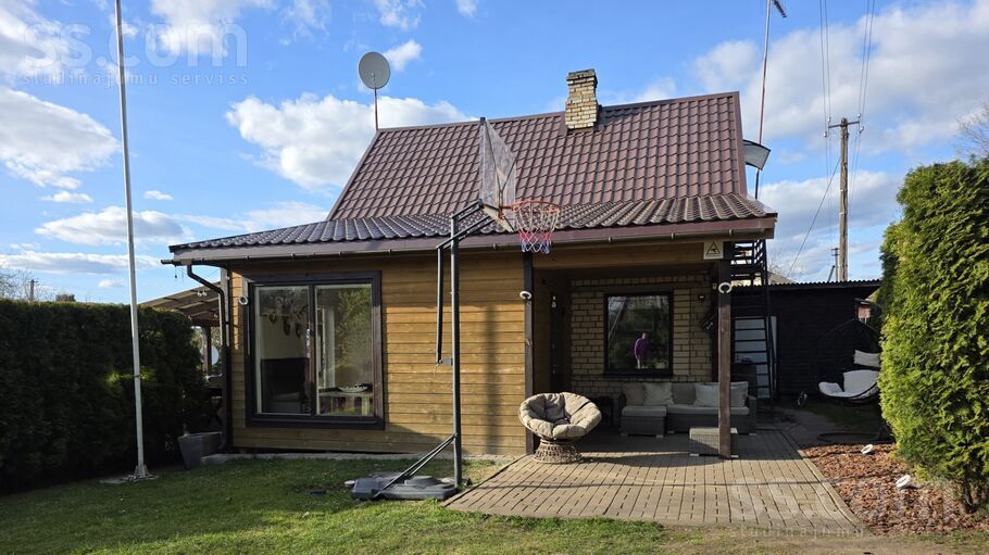 Daina 143, Pleikšņi, Rēzekne un raj., Ozolaines pag. — maja