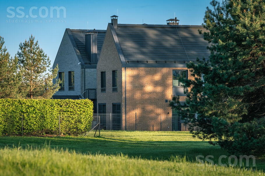 Jaunā Mežaparka 5, Rīga — zeme