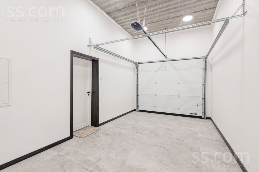 Rītausmas iela 1, Mārupe, Rīgas rajons, Mārupes pag. — maja