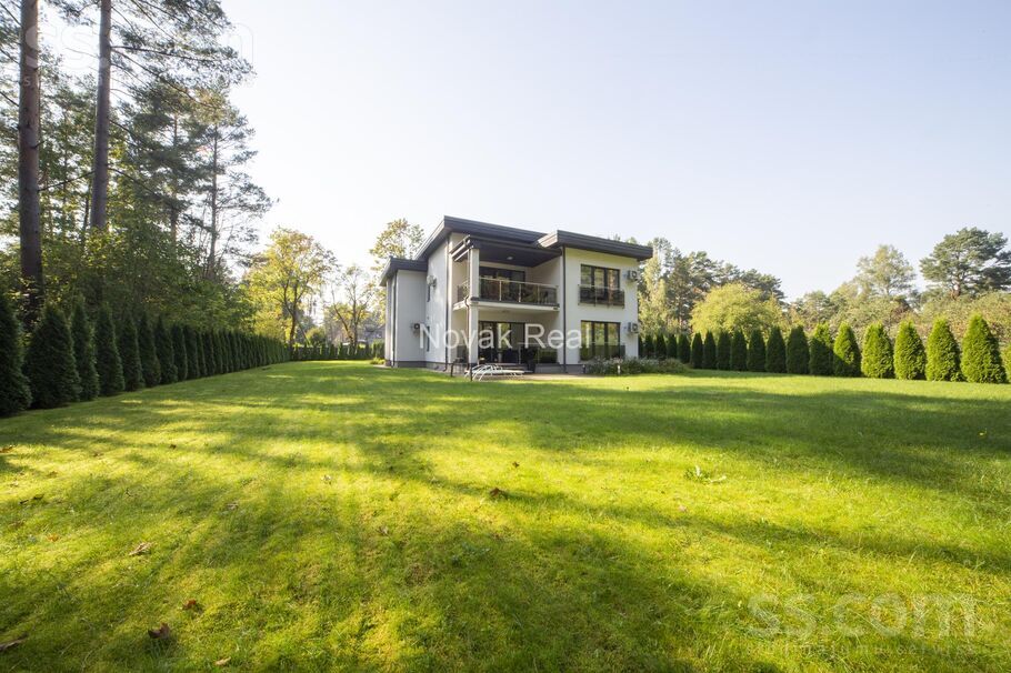 Ezeru iela 17, Jūrmala — maja