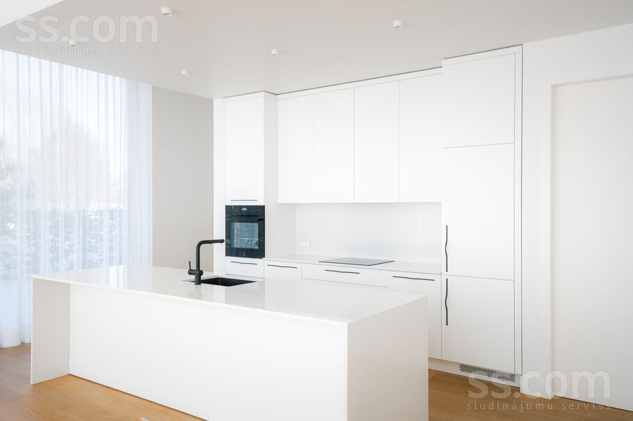 Jaunā Mežaparka 42, Rīga — maja