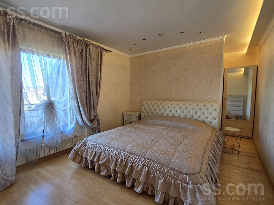 Ezermalas 24, Piņķi, Rīgas rajons, Babītes pag. — maja