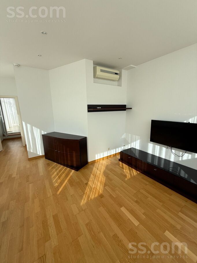 Melluzu prospects 77, Jūrmala — dzivoklis