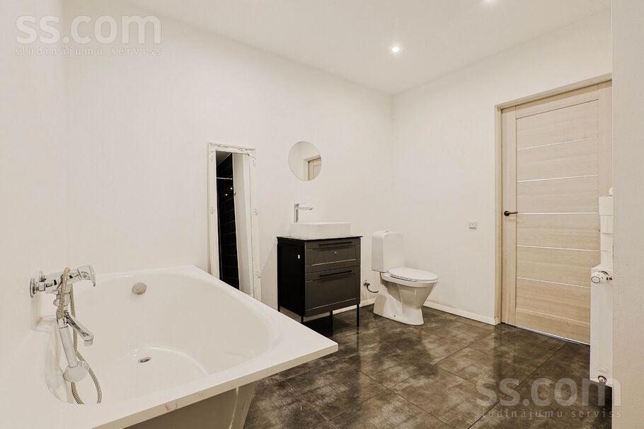 Sparģeļu 45, Rīga — maja