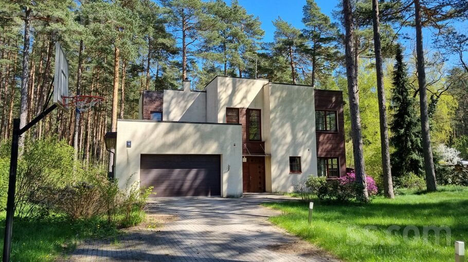 Ezeru 11, Jūrmala — maja