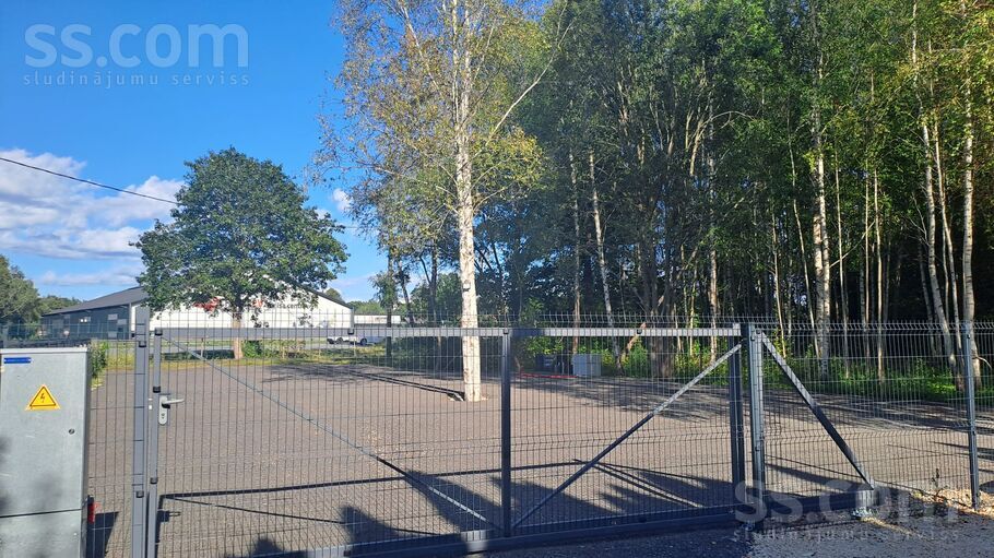 Ulmaņa g. 151, Rīga — zeme