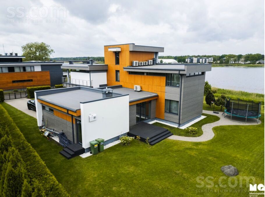 Laipu iela 2, Jūrmala — maja