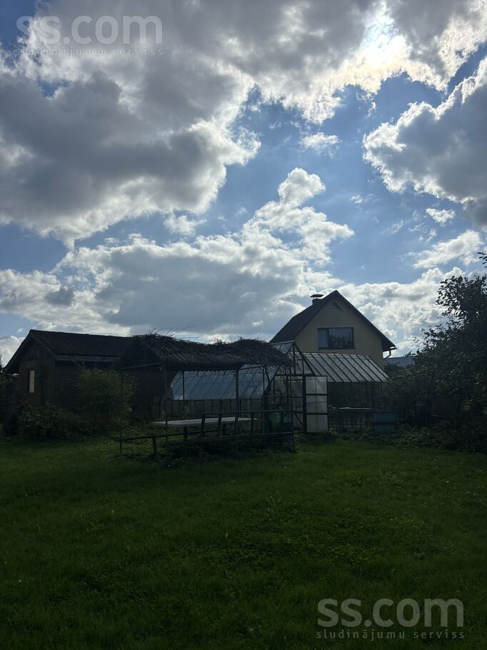 Dārziņu 152, Rīga — maja