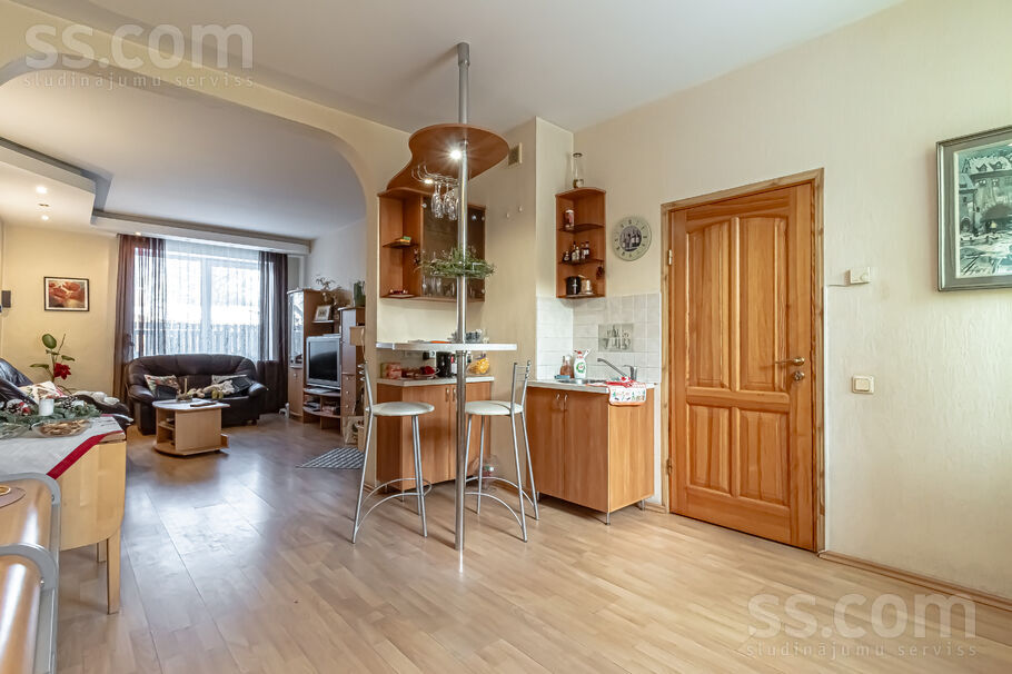 Tēriņu 74, Rīga — maja