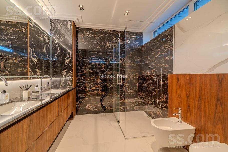 Laipu iela 2, Jūrmala — maja