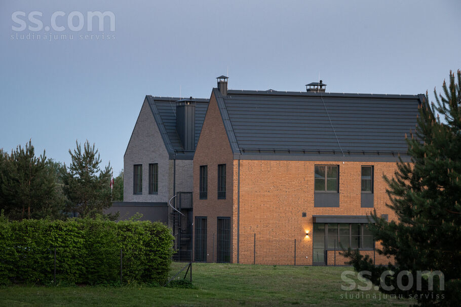 Jaunā Mežaparka 3, Rīga — zeme