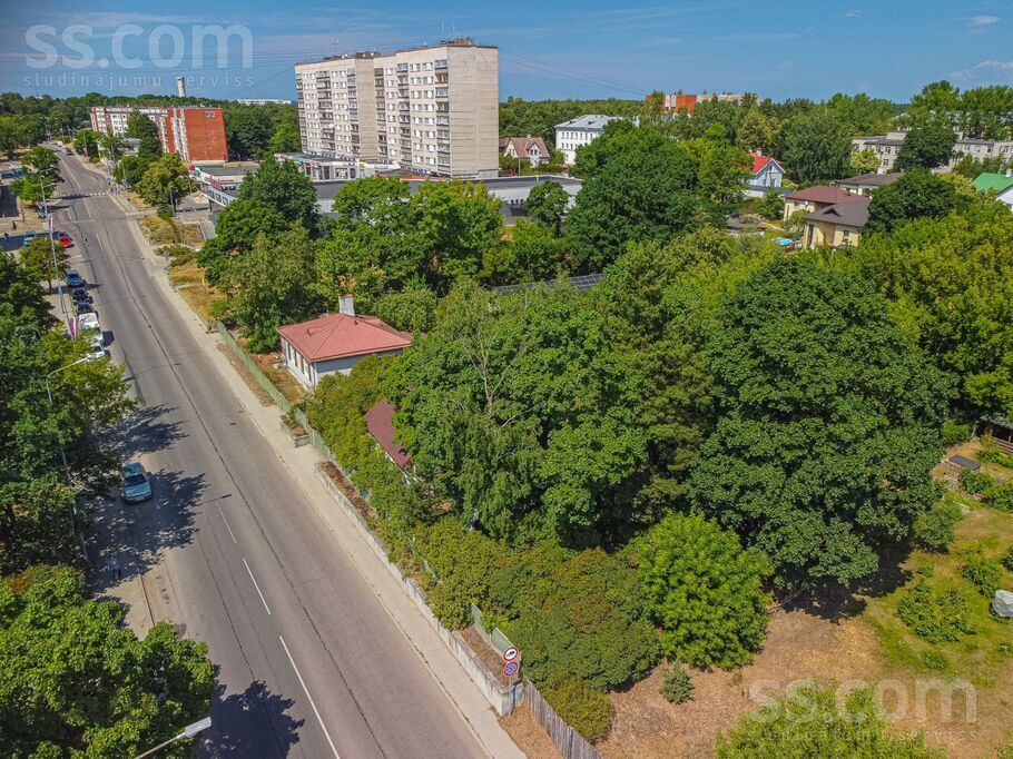 Dombrovska 18, Rīga — maja