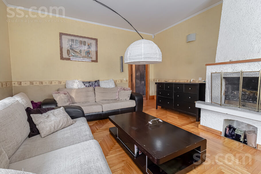 Zileņu 8, Rīga — maja