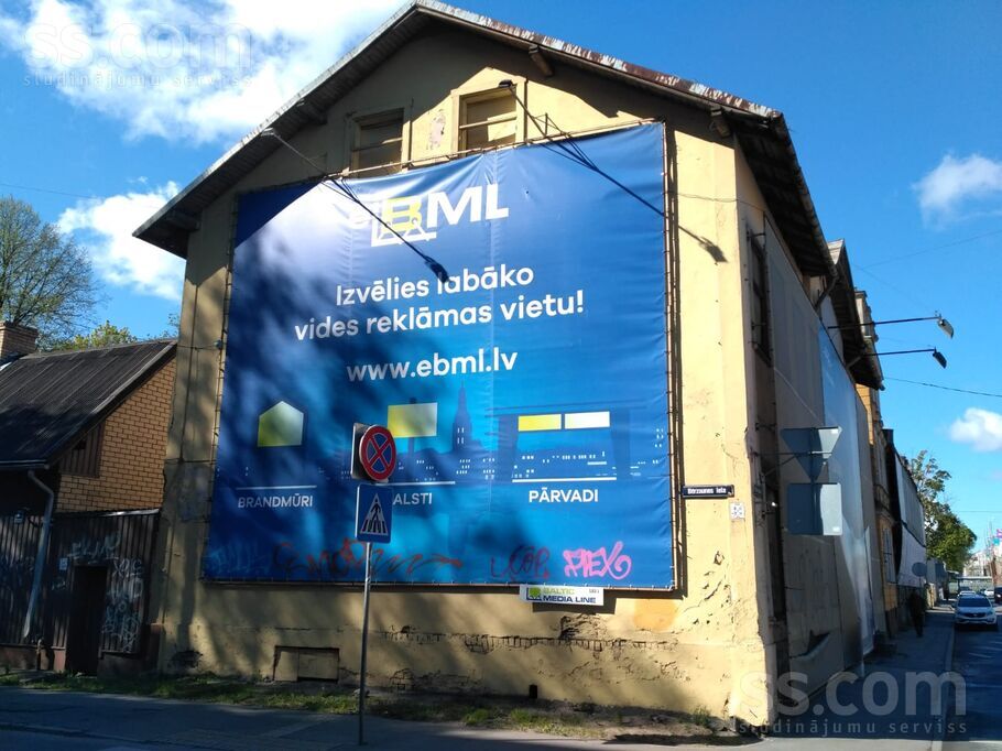 Brīvības gatve 212a, Rīga — zeme