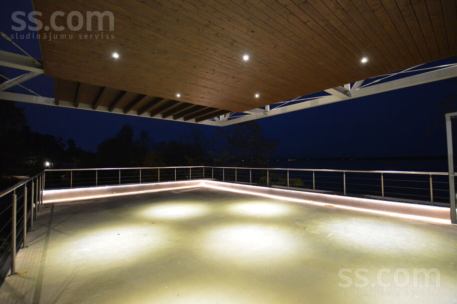 Ezermalas 44, Rīga — maja