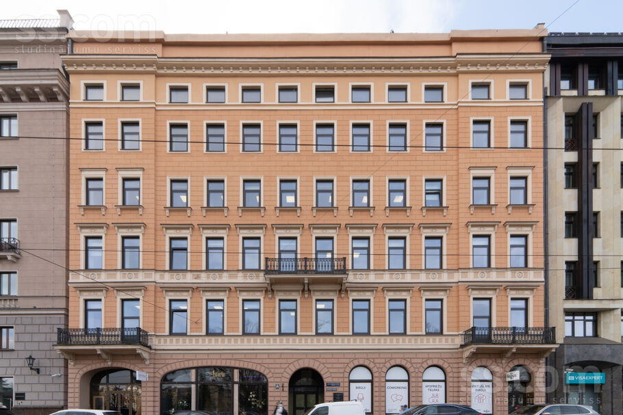 Aspazijas bulv. 20, Rīga — maja