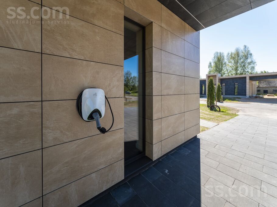 Viktorijas, Dzilnuciems, Rīgas rajons, Babītes pag. — maja