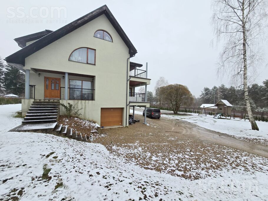 Mākslinieku 9, Valmiera un raj., Valmiera — maja