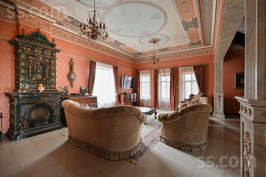 Omnibusa iela 8b, Jūrmala — maja