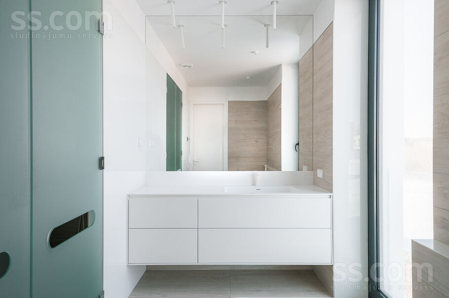 Jaunā Mežaparka 42, Rīga — maja