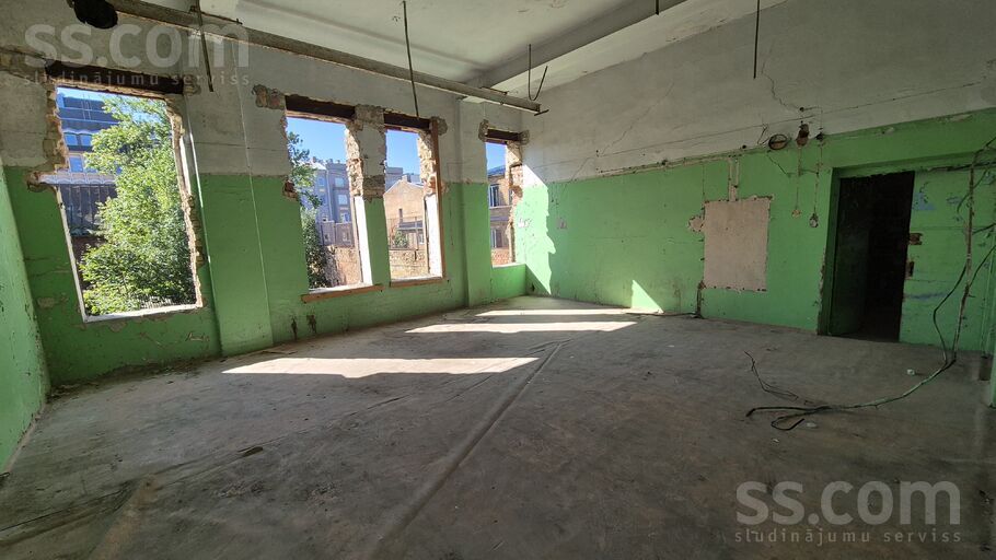 Dzirnavu 136, Rīga — maja