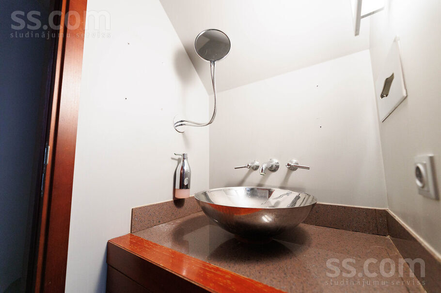 Jauniela 15, Rīga — maja