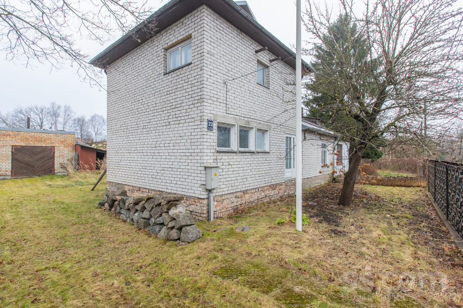 Dzērbenes 23, Rīga — maja