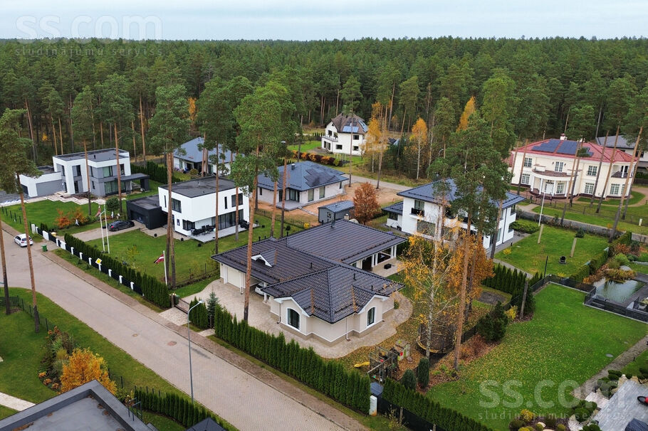 Ezerparka iela, Berģi, Rīgas rajons, Garkalnes nov. — maja