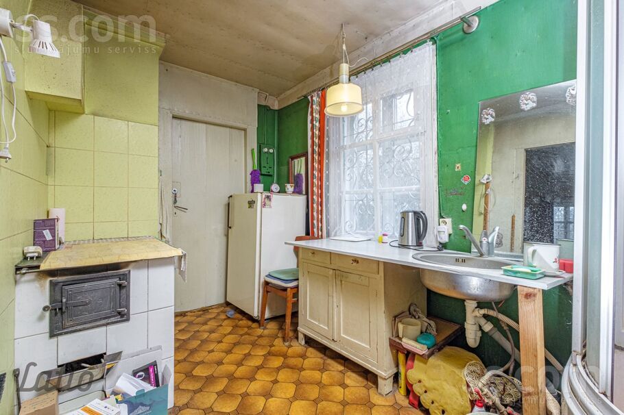 Dombrovska 18, Rīga — maja